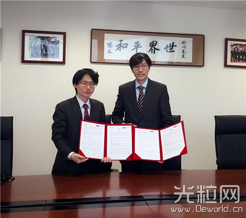 恩耐激光技术（上海）有限公司总经理陈峻弘先生（右）与安川电机(中国)有限公司机器人事业部西川清吾先生（左）签署战略备忘录2