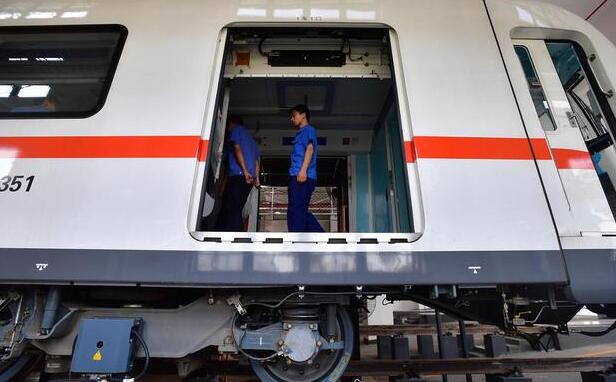 武汉有个地铁维修基地4条线共享，激光一扫就知车轮尺寸